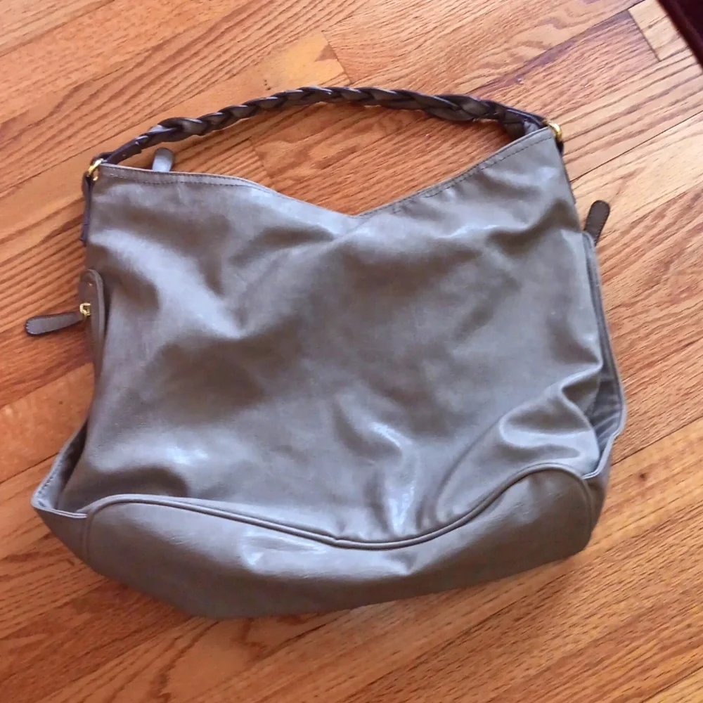 Urban Expressions 🩶 Roomy Gray Hobo Crossbody or  Shoulder Bag